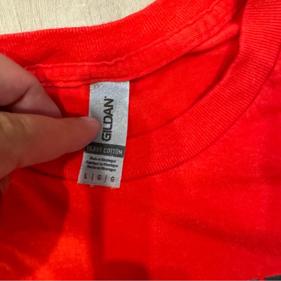 Men’s size Large Red Graphic Tshirt Featuring the band Hootie and the Blowfish - Picture 6 of 8